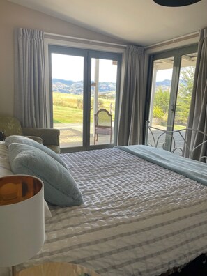4 bedrooms, iron/ironing board, WiFi, bed sheets - Big Sky Retreat - beautiful house and glamping yurts overlooking Akaroa Harbour. (French Farm)