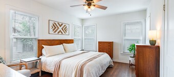 1940s Cottage - Walking Distance!