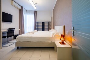 3 slaapkamers, een bureau, een strijkplank/strijkijzer, wifi