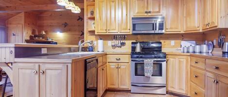 雪櫃、微波爐、焗爐、爐具