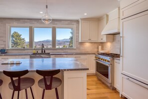 Fridge, microwave, oven, stovetop - The Manor Woods Home, snowmobile & ATV friendly, with hot tub! (Rangeley)