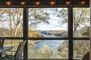 Dining - Aspen Lodge Overlooking Center Hill Lake (Smithville)