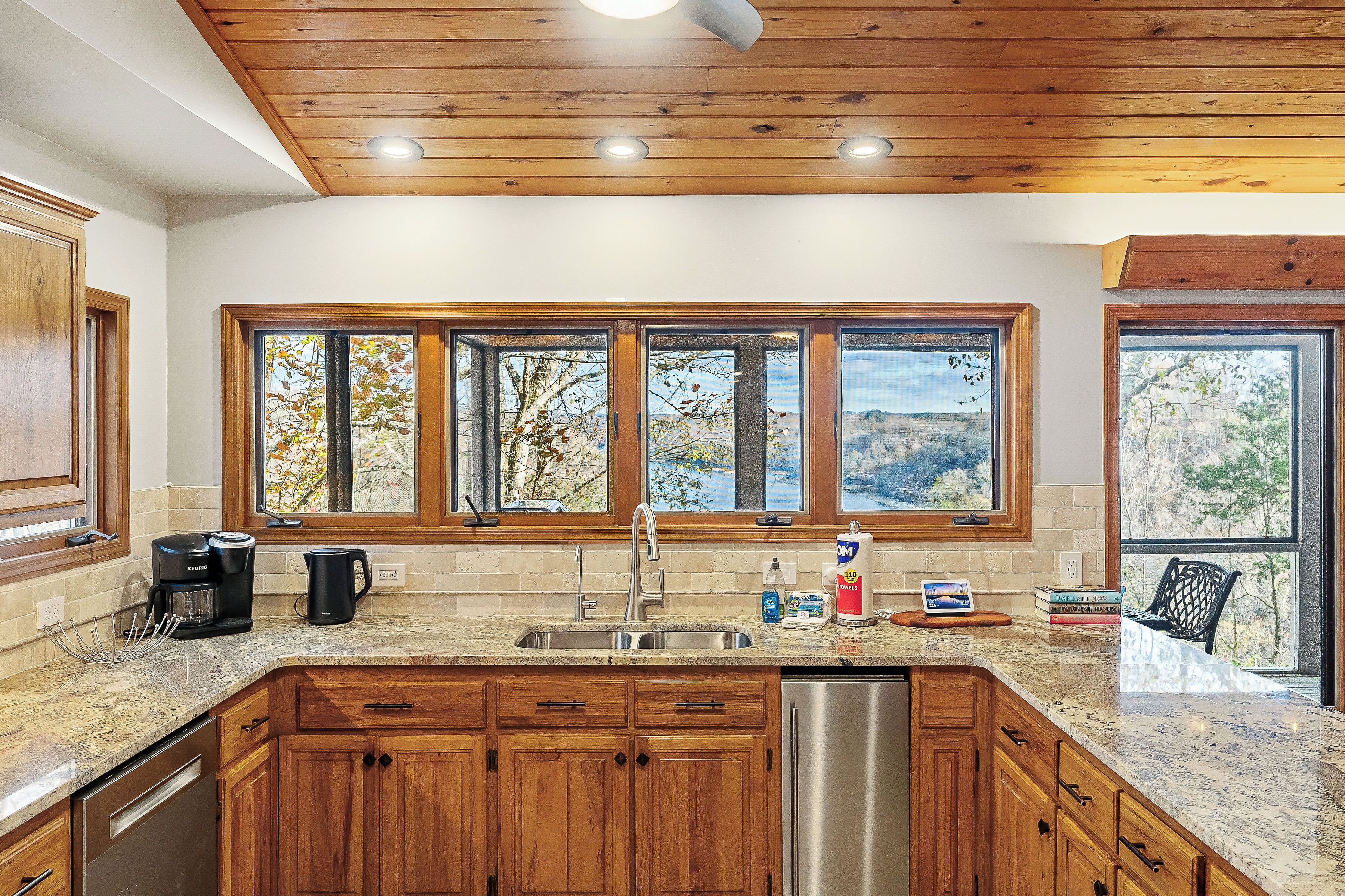 Frigorífic, microones, forn i placa de cuina 