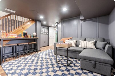 NEW 5 Bed Home with Game Room, Theater Room, Fire Pit, ONLY 3 Mins from the ARK!