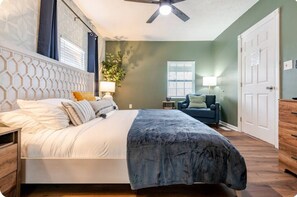 5 Schlafzimmer, Schreibtisch, Bügeleisen/Bügelbrett, WLAN