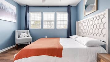 5 bedrooms, desk, iron/ironing board, WiFi