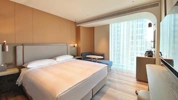 Deluxe Room - Standard Floor | Down duvets, in-room safe, blackout curtains, soundproofing