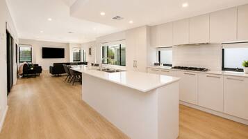 House, Multiple Beds, Non Smoking | Bathroom | Free toiletries, hair dryer, towels, soap