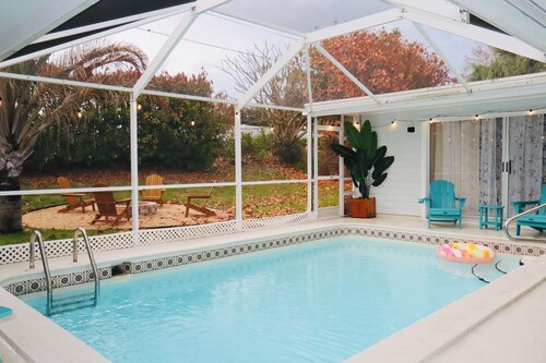 Family Home with Heated Pool in a Quiet Area