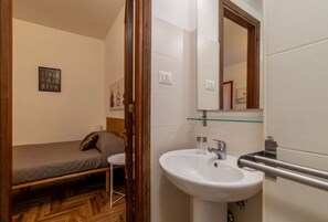 Dusj, hårføner, bidé og håndklær