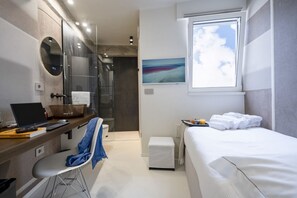 1 habitación, wifi y ropa de cama