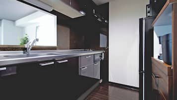 Fridge, microwave, stovetop, electric kettle