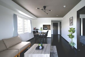 Flat-screen TV - NORWEGIAN WOOD 901 (Sapporo)