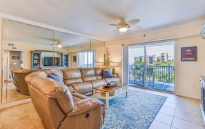 Smart-TV, Bücher, Arbeitsbereiche