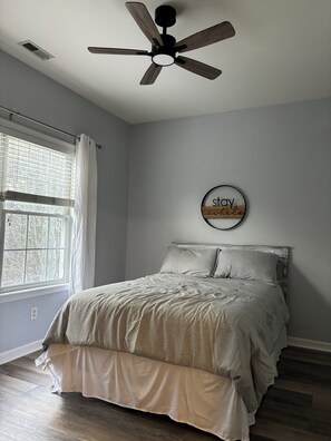 2 bedrooms, desk, iron/ironing board, WiFi