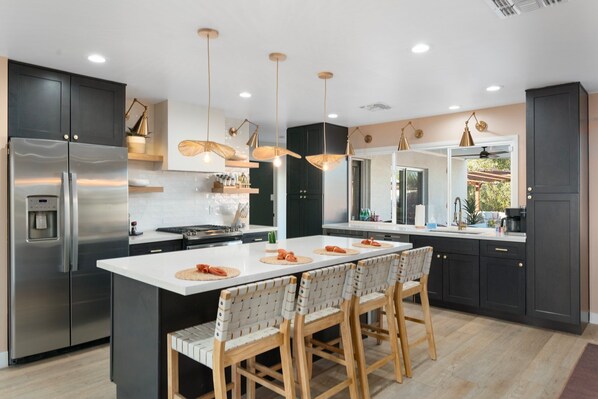 Fridge, microwave, oven, stovetop - Scottsdale Retreat with Huge Private Yard, Beach Volleyball, Heated Pool (Scottsdale)