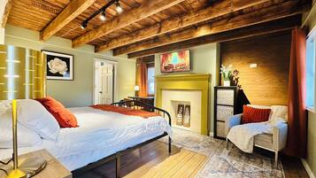 6 chambres, bureau, fer et planche Ă  repasser, lit parapluie