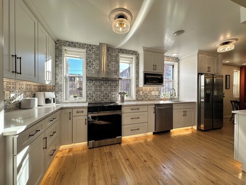 Luxury Private Boutique Hotel with CityView, Hot Tub, Free Parking