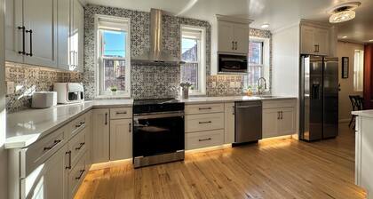 Luxury Private Boutique Hotel with CityView, Hot Tub, Free Parking