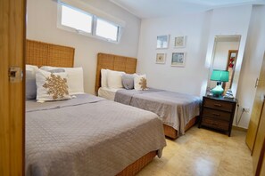2 habitaciones, tabla de planchar con plancha, wifi y ropa de cama 
