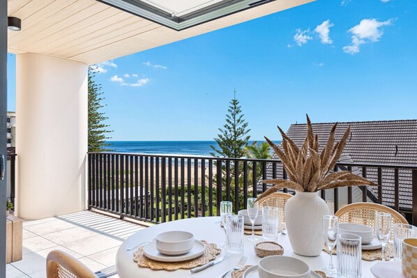 تناول الطعام بالخارج