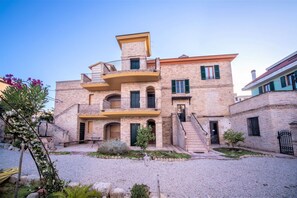 Exterior - Villa Antolina Apartments - Notti Stellate (San Benedetto Del Tronto)