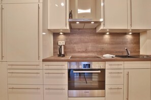 Geladeira, fogão, cooktop, lava-louças