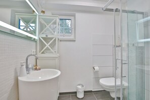 Unclassified image, 5 of 31, button