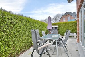 Unclassified image, 3 of 31, button