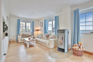 Unclassified image, 2 of 52, button - The Frisian house - The Nordic Frisian house (Scharbeutz)