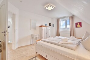 3 bedrooms, iron/ironing board, WiFi
