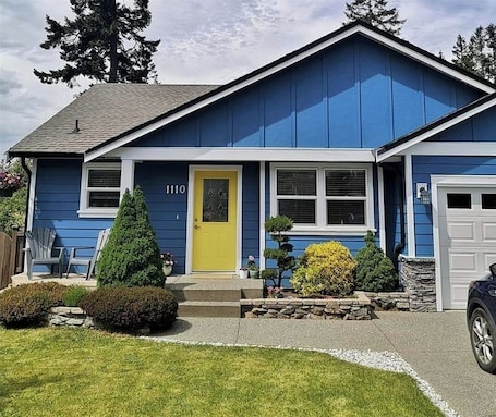 Exterior. Beautiful family 2-bedroom home in Shawnigan Lake!