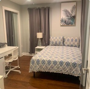 2 bedrooms, iron/ironing board, WiFi, bed sheets - Charming 2-bedroom house with WiFi, AC in fabulous District Heights (District Heights)