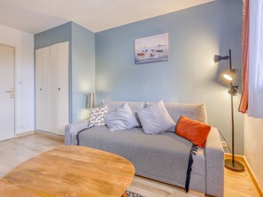 TV - Les Aigues Marines by Interhome (Saint Cyr sur Mer La Madrague)