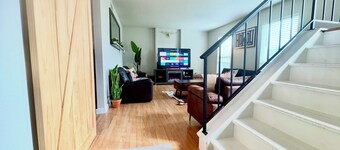 Loft w/ Big Pool, Huge Backyard, Fire Pit, PingPong, Pool Table, 