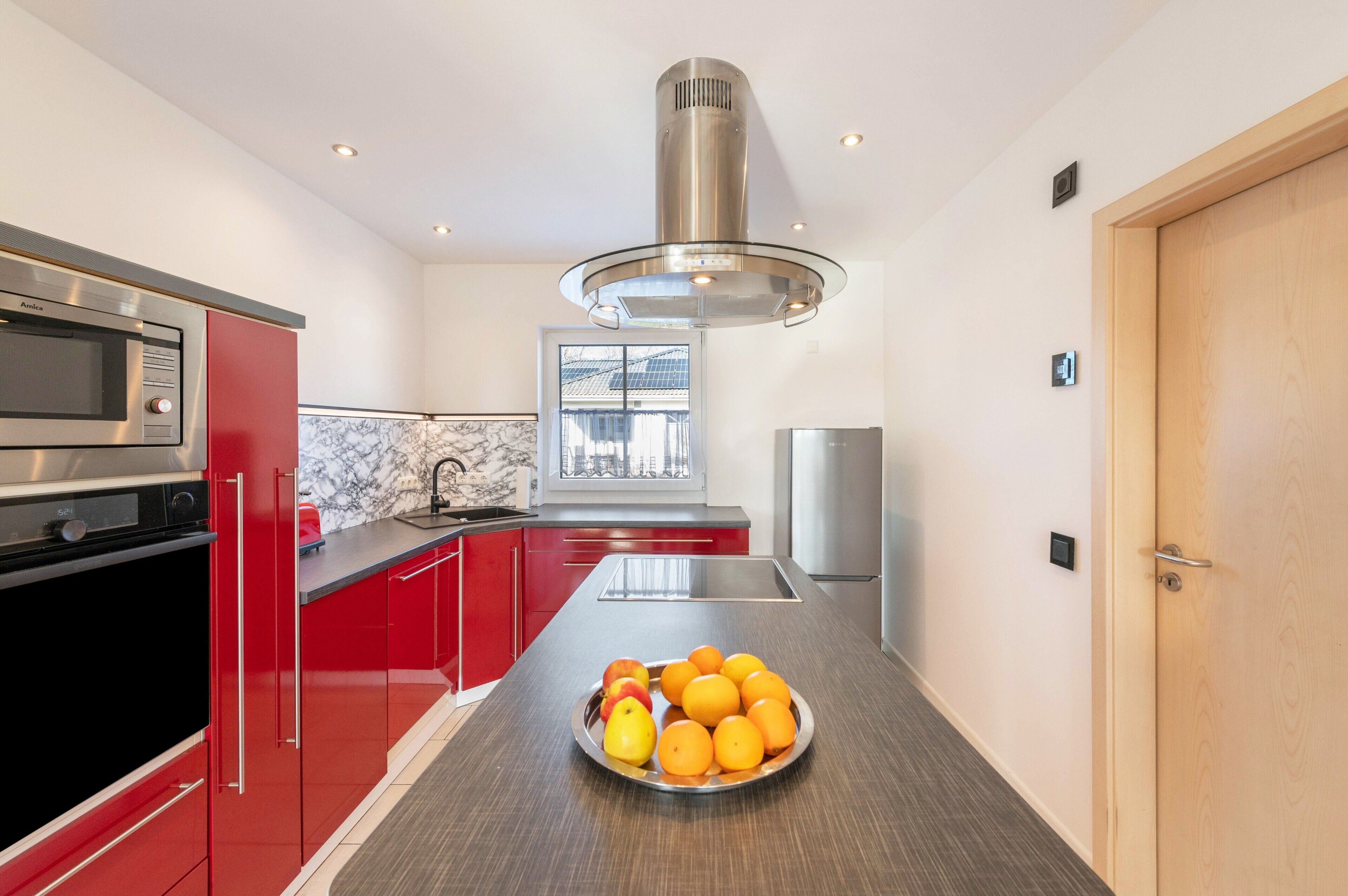 Refrigerador, microondas, horno, placa de cocina