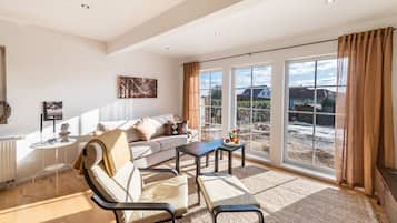 TV, fireplace, DVD player, table tennis