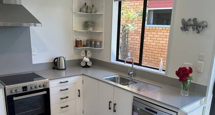 Family Home close to town. wifi-linen included