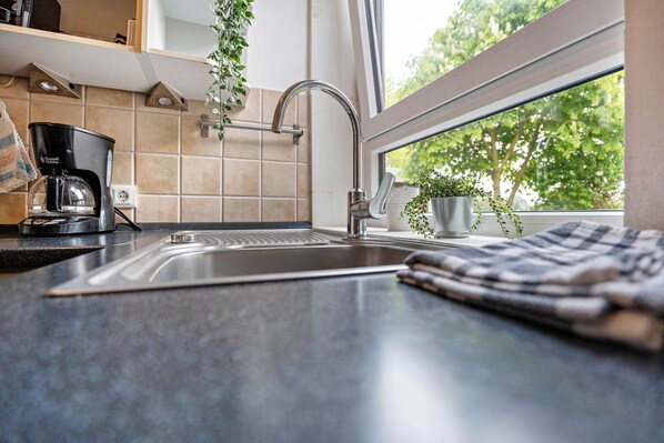 ثلاجة، فرن، موقد طهي مسطح، غسالة أطباق