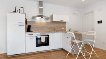 Frigorífic, forn, placa de cuina i cafetera i tetera