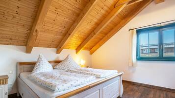 4 bedrooms, free WiFi, bed sheets