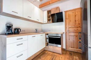 Kühlschrank, Ofen, Herdplatte, Geschirrspüler