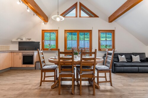 Ferienwohnung 'Sum' mit Bergblick, Gemeinschaftsgarten und Wi-Fi