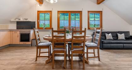 Ferienwohnung 'Sum' mit Bergblick, Gemeinschaftsgarten und Wi-Fi