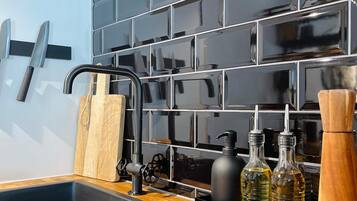 Suihku, hiustenkuivaaja, pyyhkeet