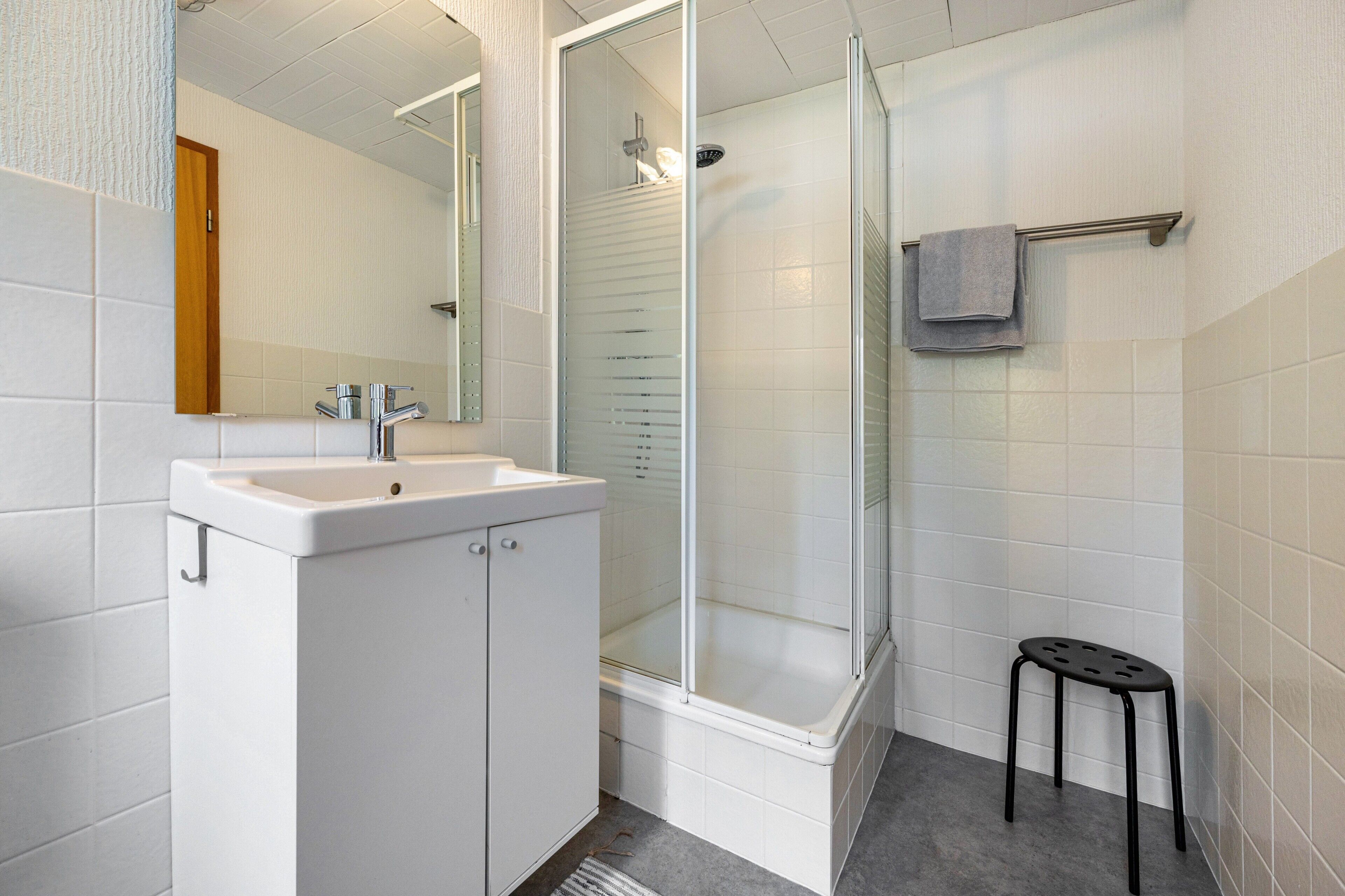 Dusche, Haartrockner, Handtücher