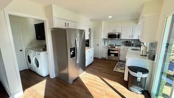 Mikrowelle, Ofen, Herdplatte, Geschirrspüler