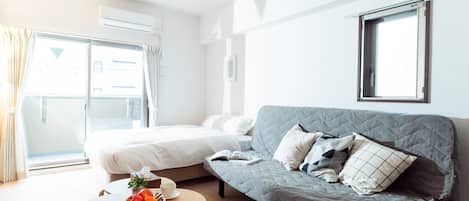 1 habitación, escritorio, wifi gratis y ropa de cama