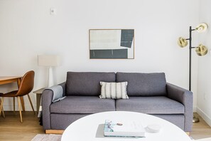 TV, stereo - Blueground | West Hollywood, AC, w/d, nr TCL (Los Angeles)