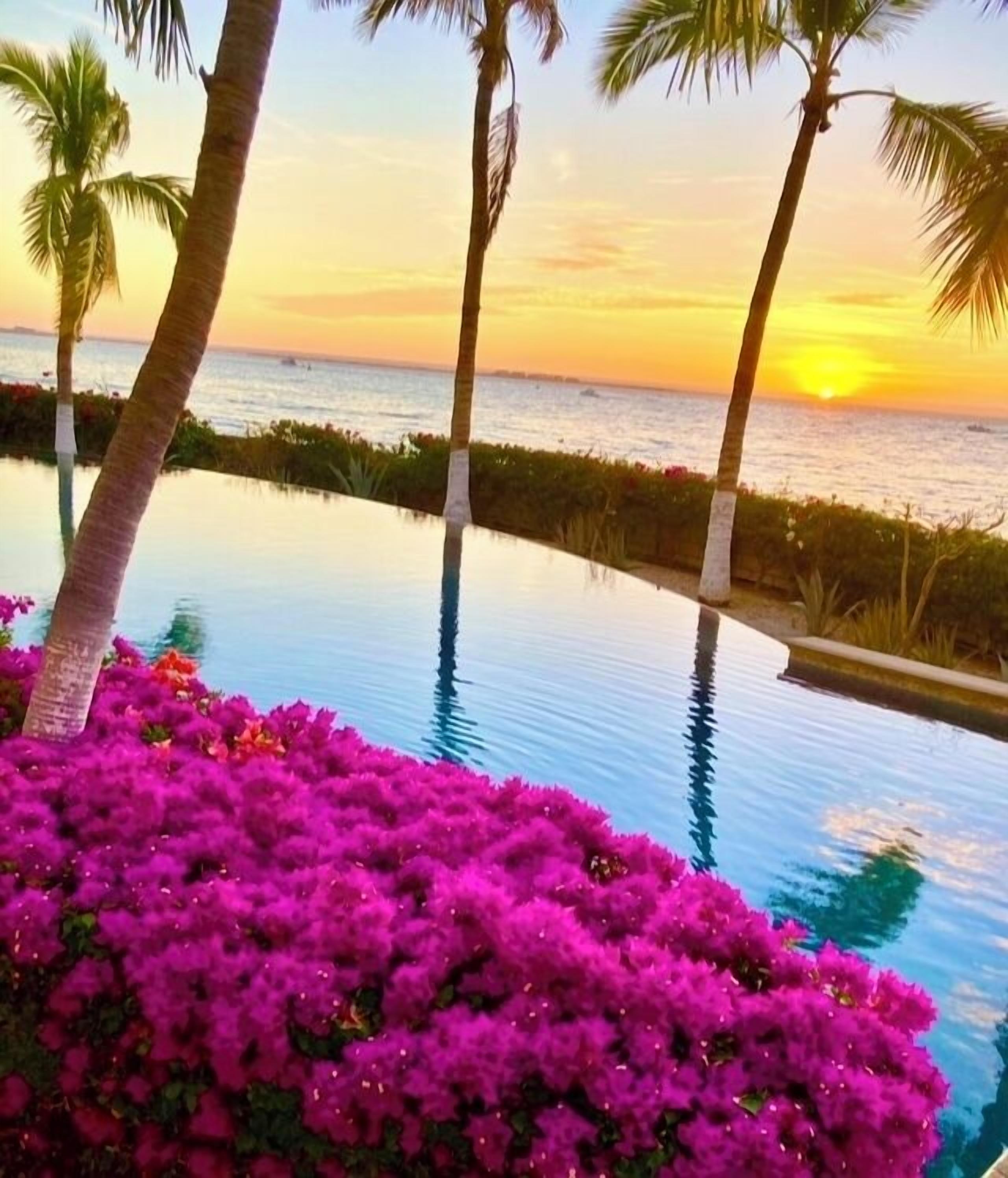 Utendørsbasseng og et oppvarmet basseng